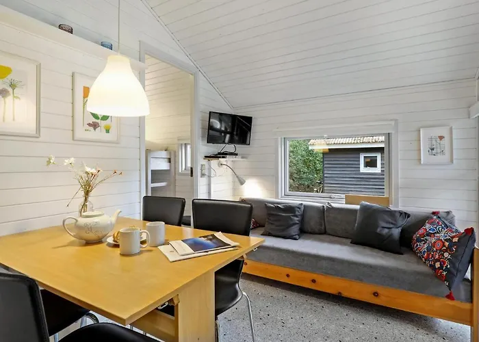 2 Bedroom Lovely In 別荘 *